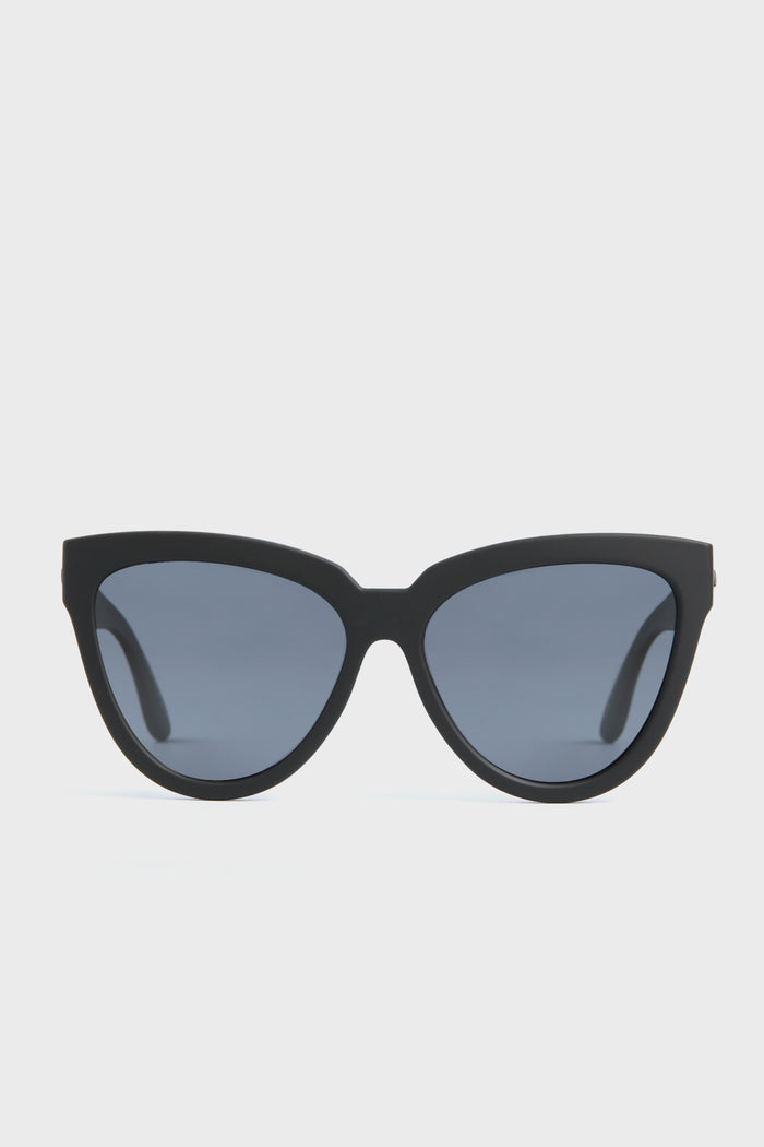 Le Specs black cat-eye sunglasses with dark tinted lenses, featuring an oversized design.